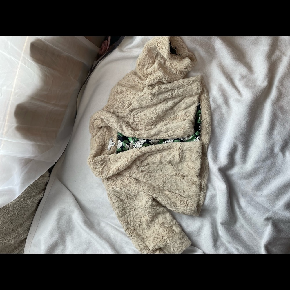 Cabi xs cream color cropped fuzzy sweater. Inside material is silk.